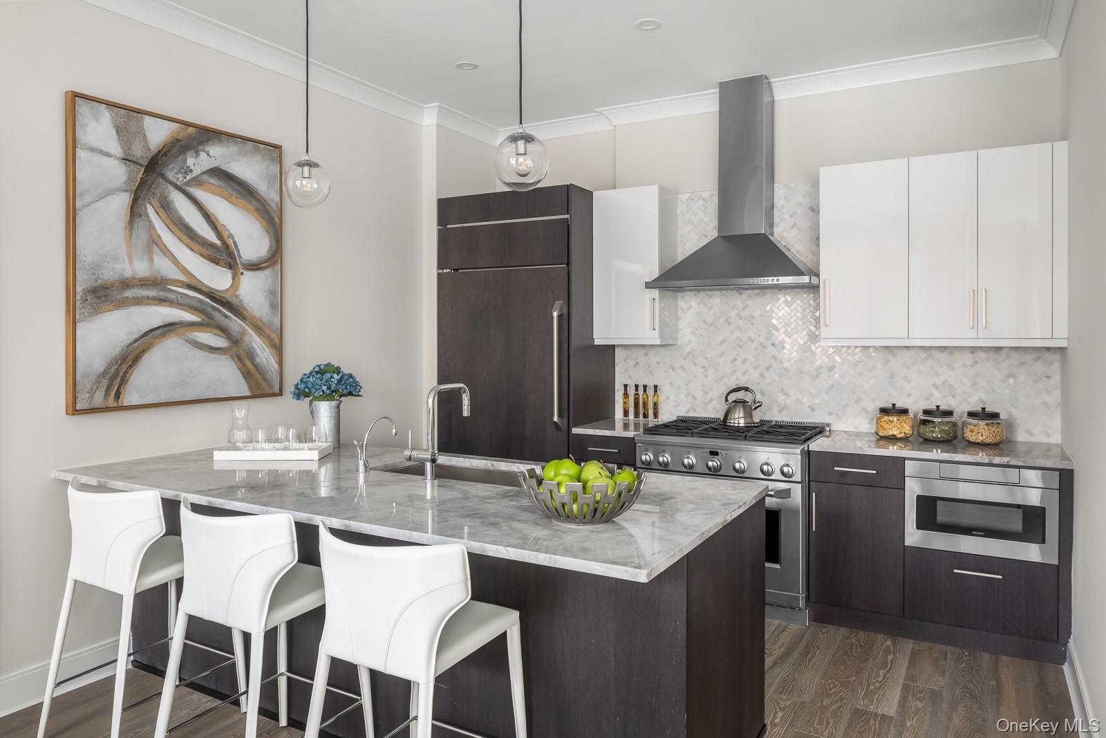 Condo Garvies Point  Nassau County, NY 11542, MLS-909905-5