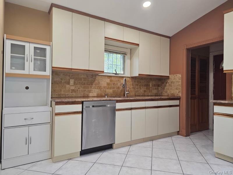 Single Family Clintonville Queens, NY 11357, MLS-910055-3