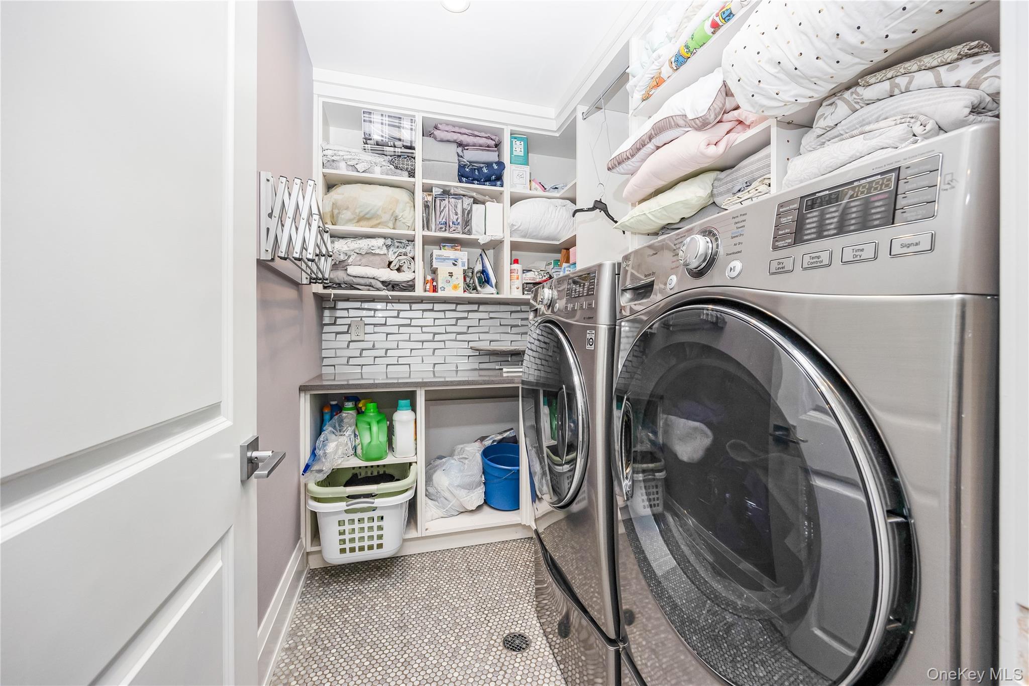 Single Family Nero Queens, NY 11423, MLS-910069-22