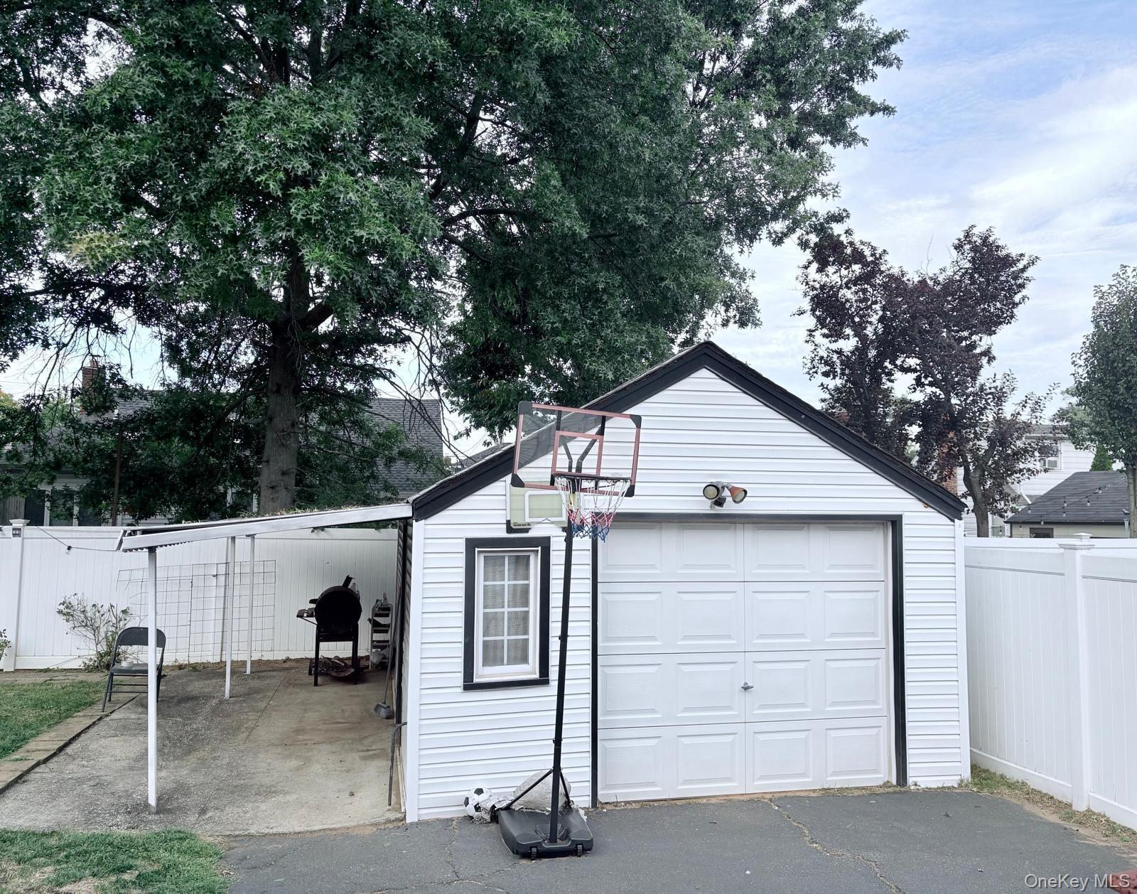 Single Family Martens Nassau County, NY 11580, MLS-910255-14