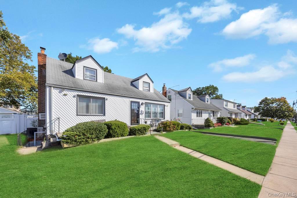 Single Family Martens Nassau County, NY 11580, MLS-910255-2