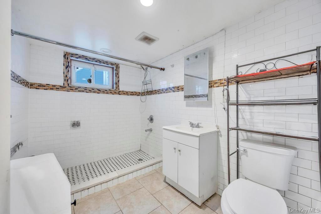 Single Family Martens Nassau County, NY 11580, MLS-910255-25