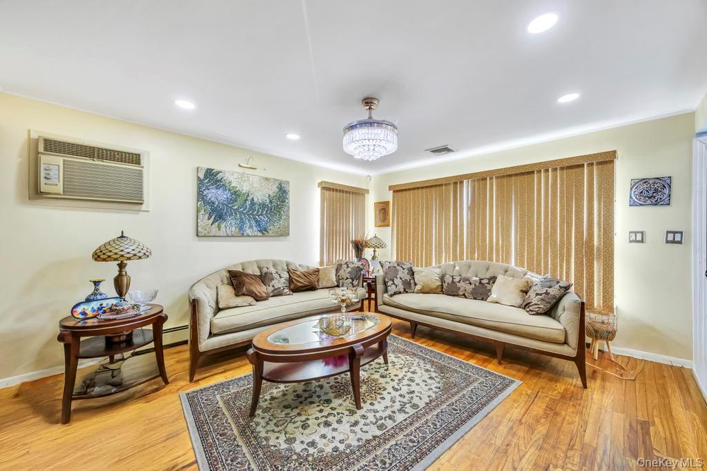 Single Family Martens Nassau County, NY 11580, MLS-910255-4