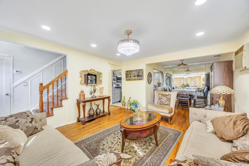 Single Family Martens Nassau County, NY 11580, MLS-910255-6