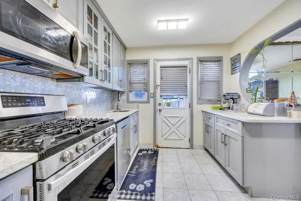 Single Family Martens Nassau County, NY 11580, MLS-910255-8