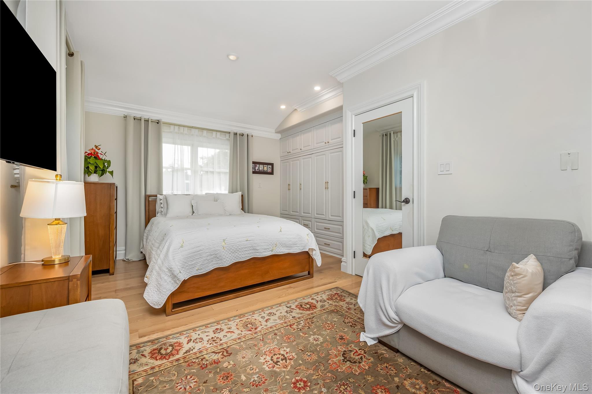 Single Family Hamilton Nassau County, NY 11735, MLS-910272-20