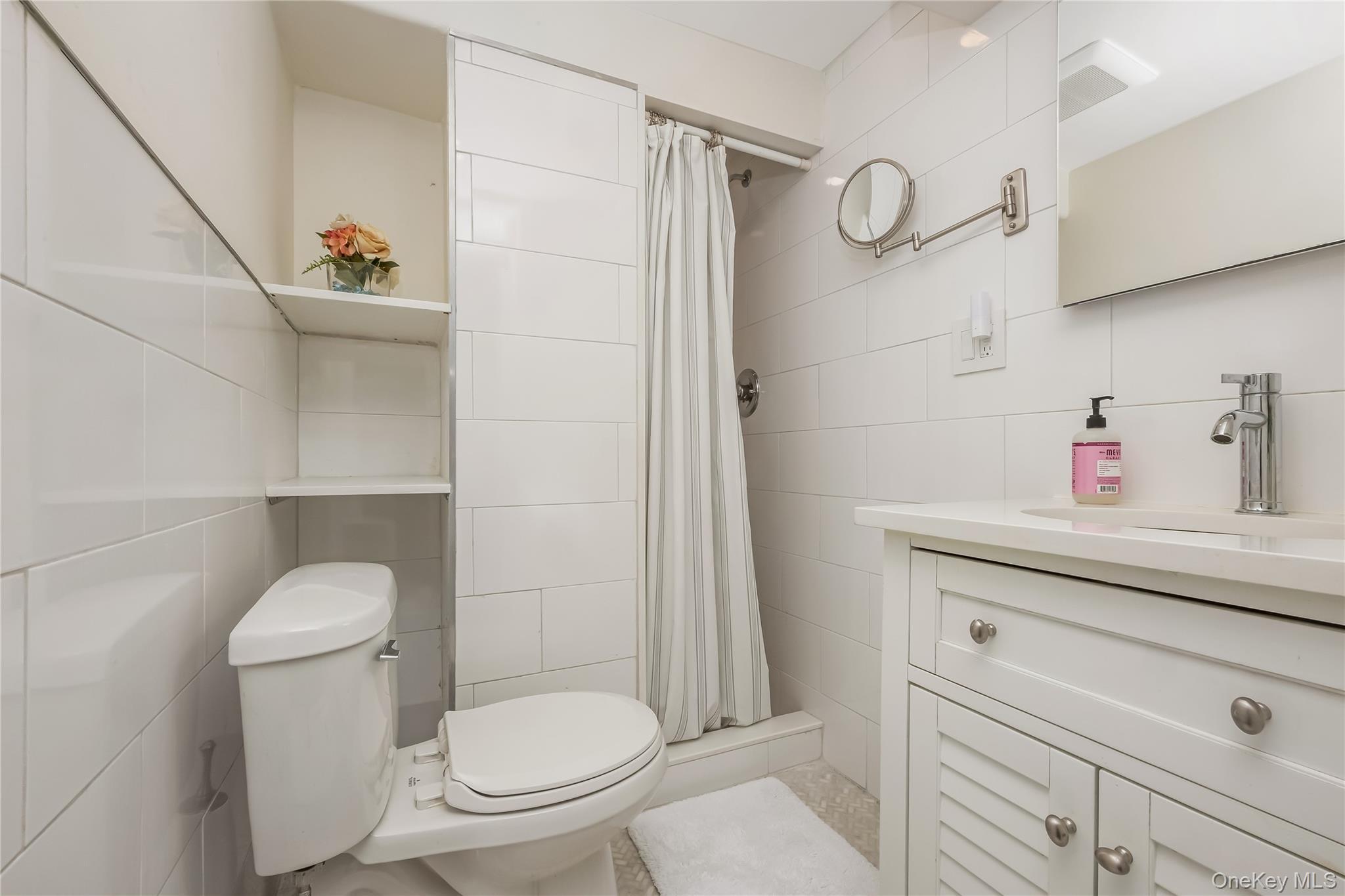 Single Family Hamilton Nassau County, NY 11735, MLS-910272-28