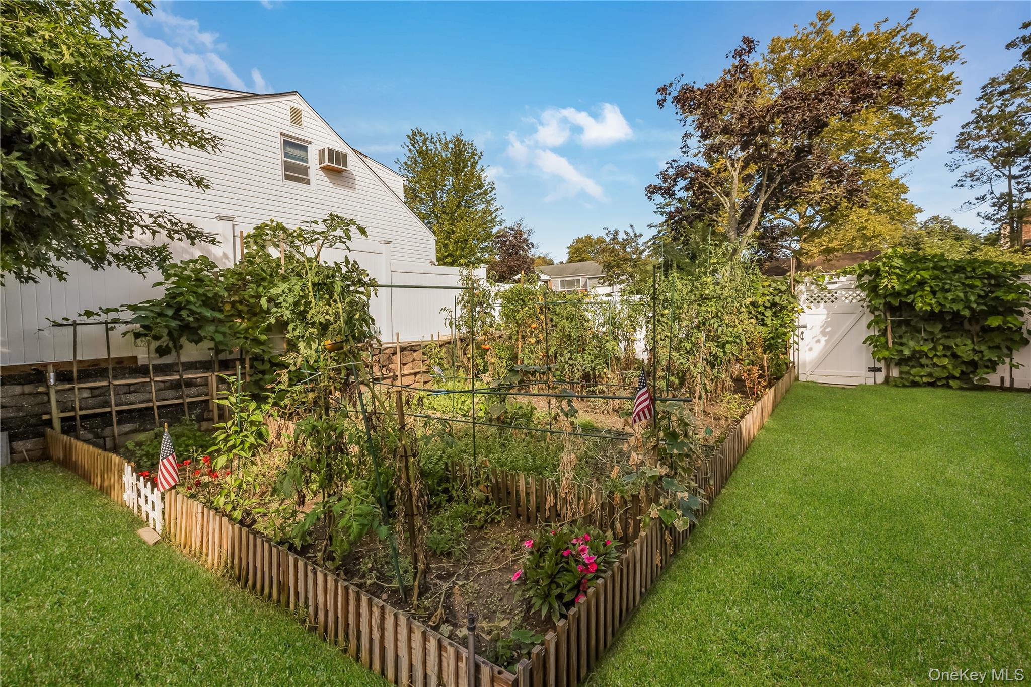 Single Family Hamilton Nassau County, NY 11735, MLS-910272-32