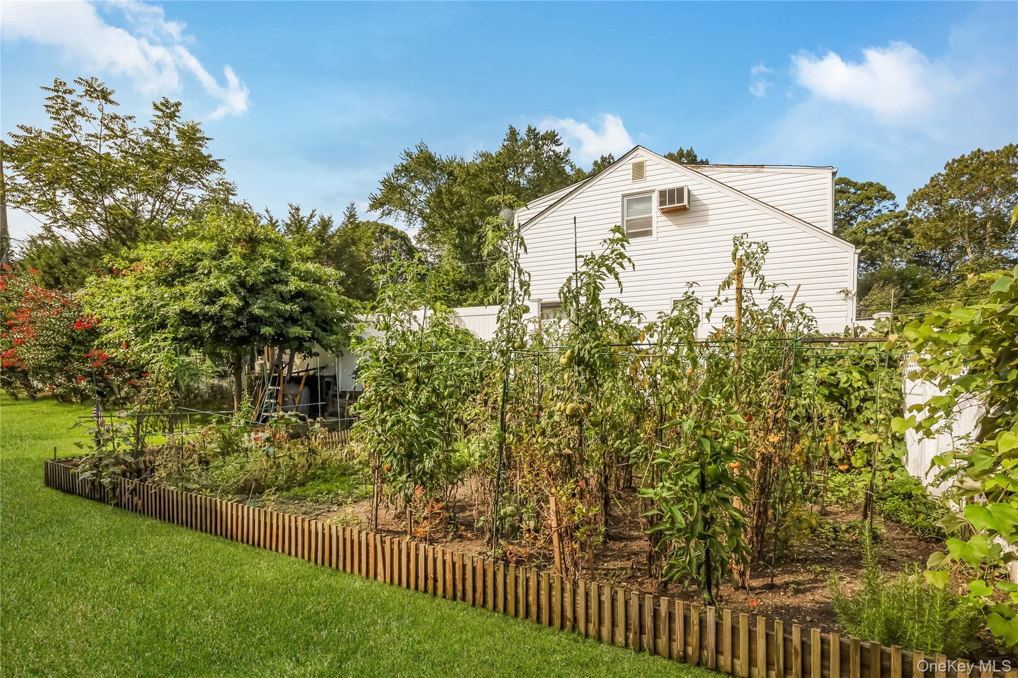 Single Family Hamilton Nassau County, NY 11735, MLS-910272-33