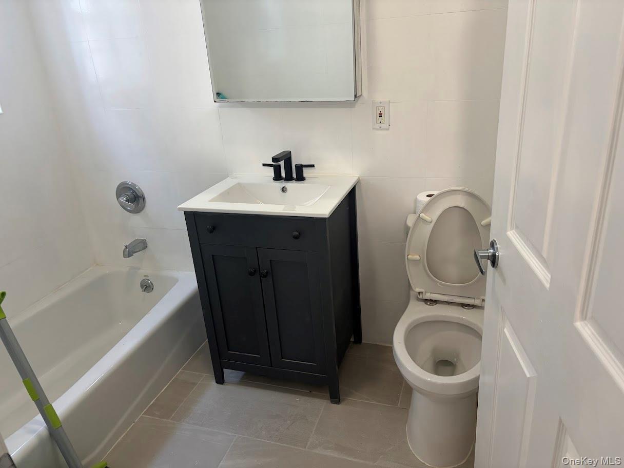 Apartment 70th  Queens, NY 11377, MLS-910283-3
