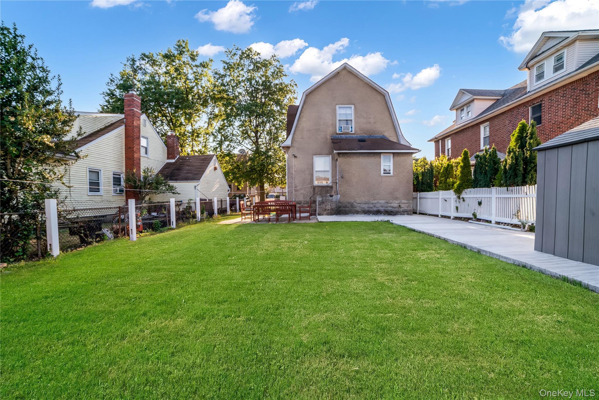 Single Family Willis  Nassau County, NY 11001, MLS-910299-27