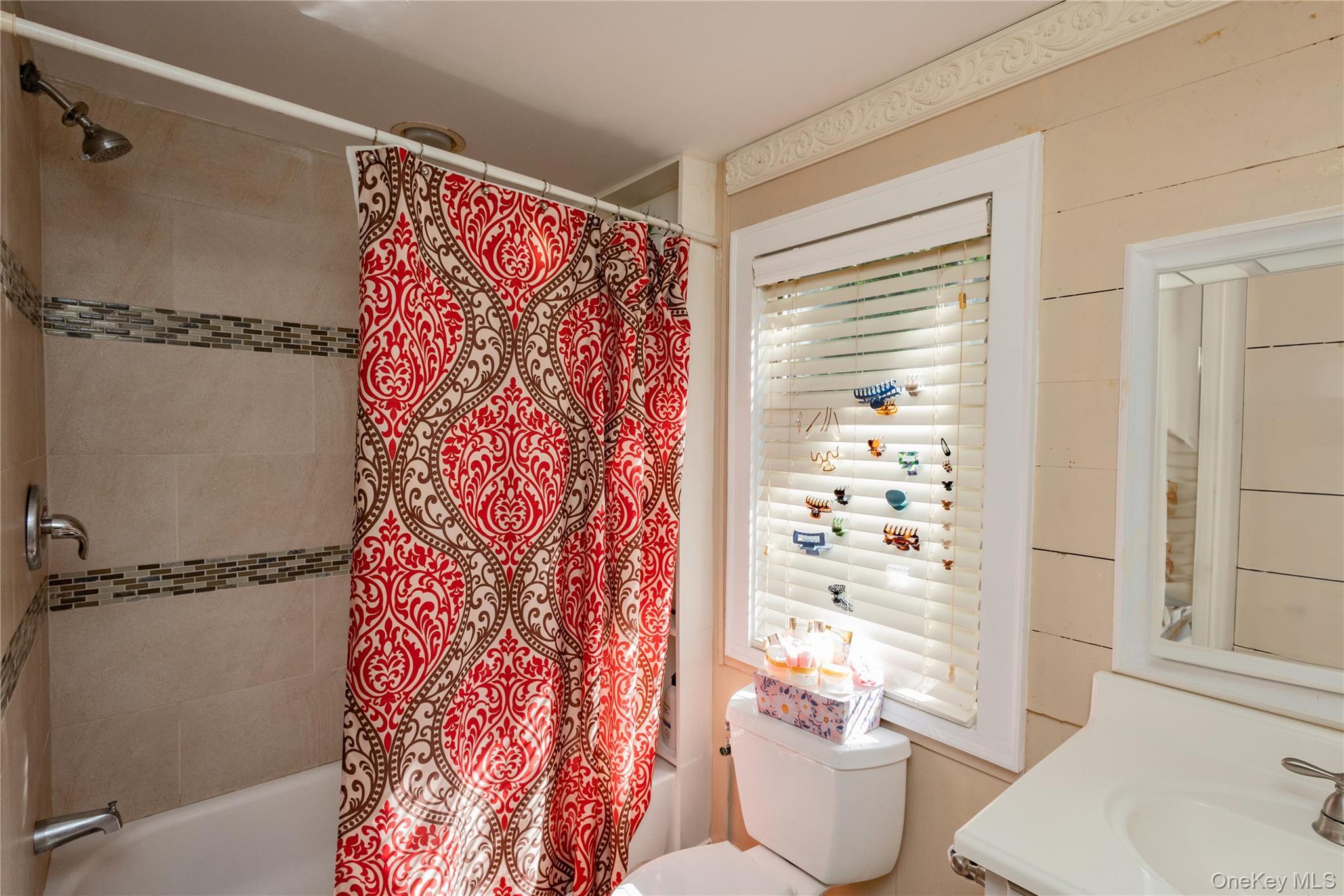 Single Family Beacon Suffolk County, NY 11789, MLS-910311-13