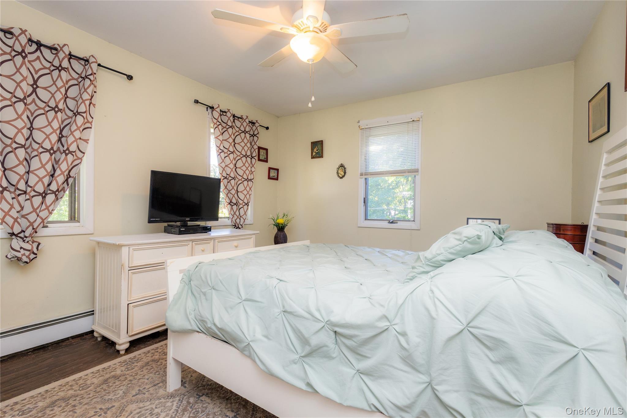 Single Family Beacon Suffolk County, NY 11789, MLS-910311-15