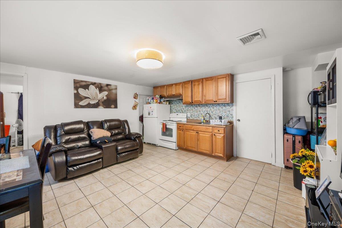 Single Family Washington  Suffolk County, NY 11717, MLS-910355-13