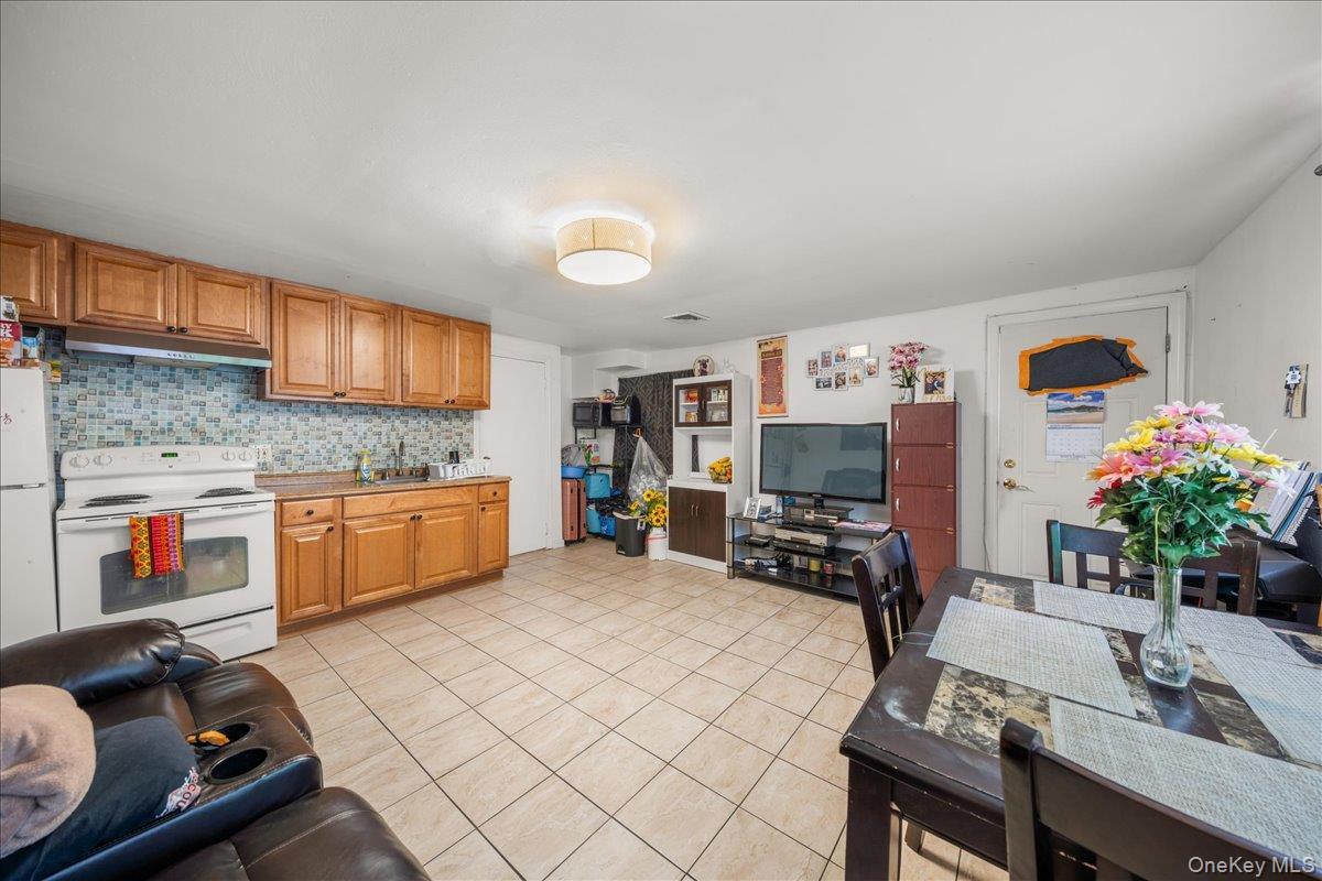 Single Family Washington  Suffolk County, NY 11717, MLS-910355-15