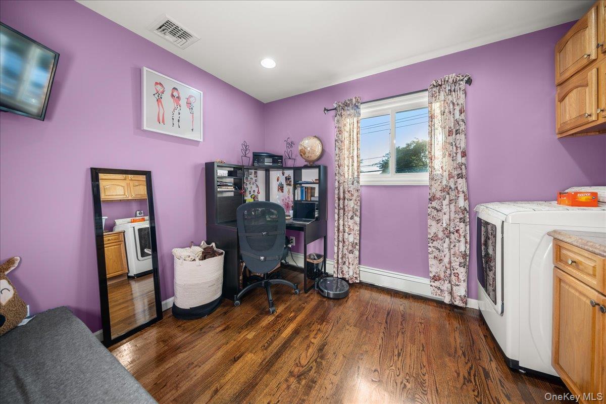 Single Family Washington  Suffolk County, NY 11717, MLS-910355-23