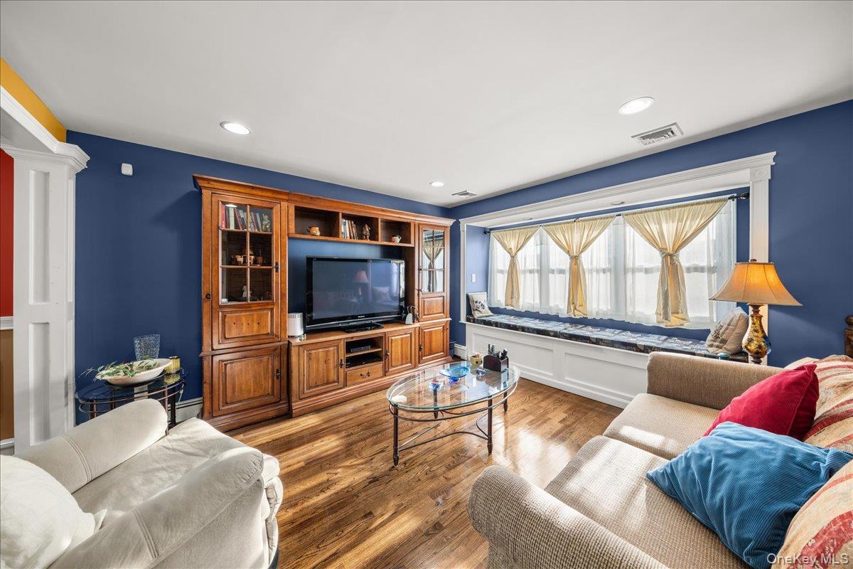 Single Family Washington  Suffolk County, NY 11717, MLS-910355-7