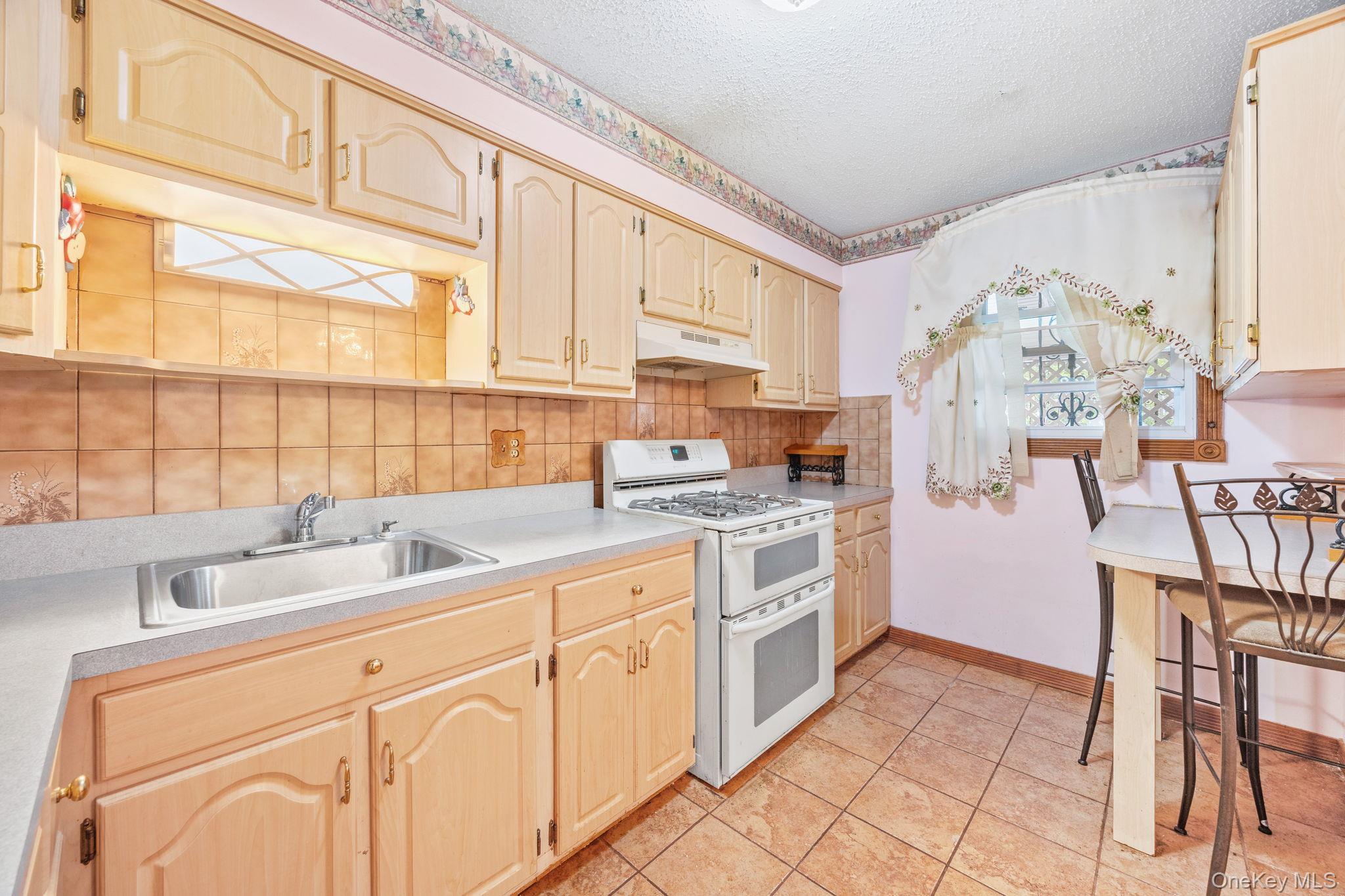 Single Family Herzl  Brooklyn, NY 11212, MLS-910444-7