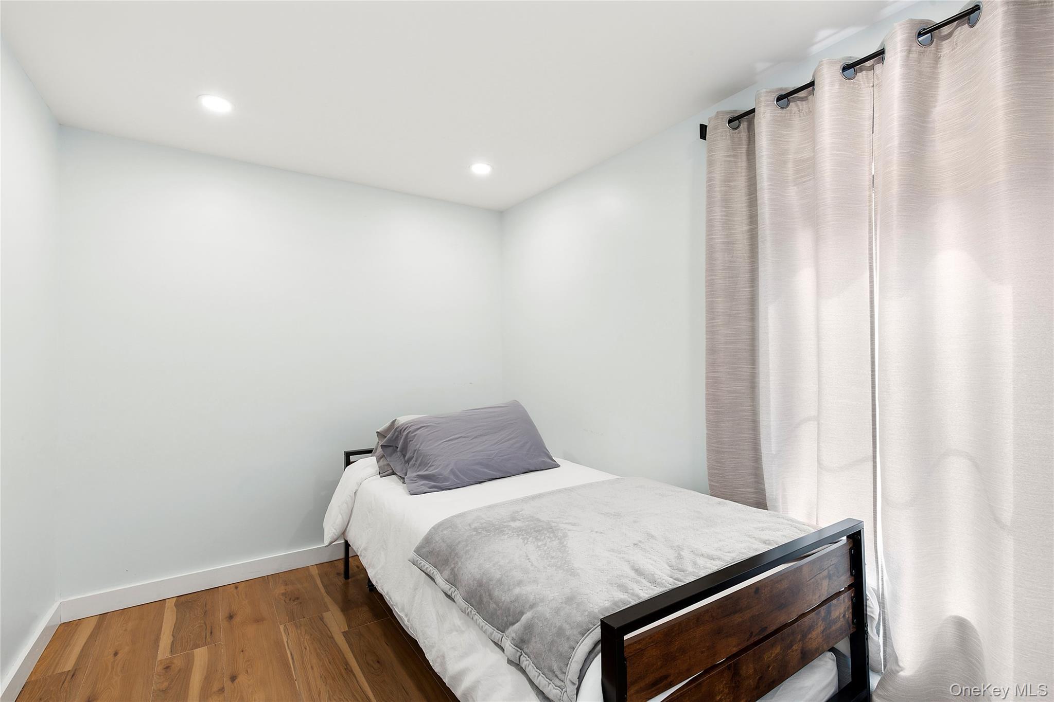 Single Family Main  Suffolk County, NY 11944, MLS-910480-10