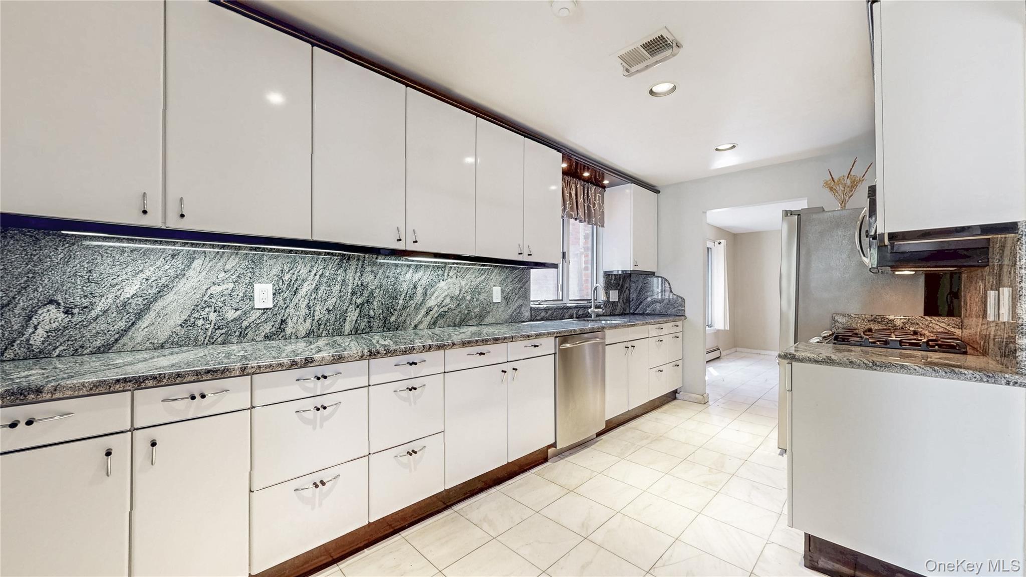 Single Family 29th Queens, NY 11360, MLS-910489-4