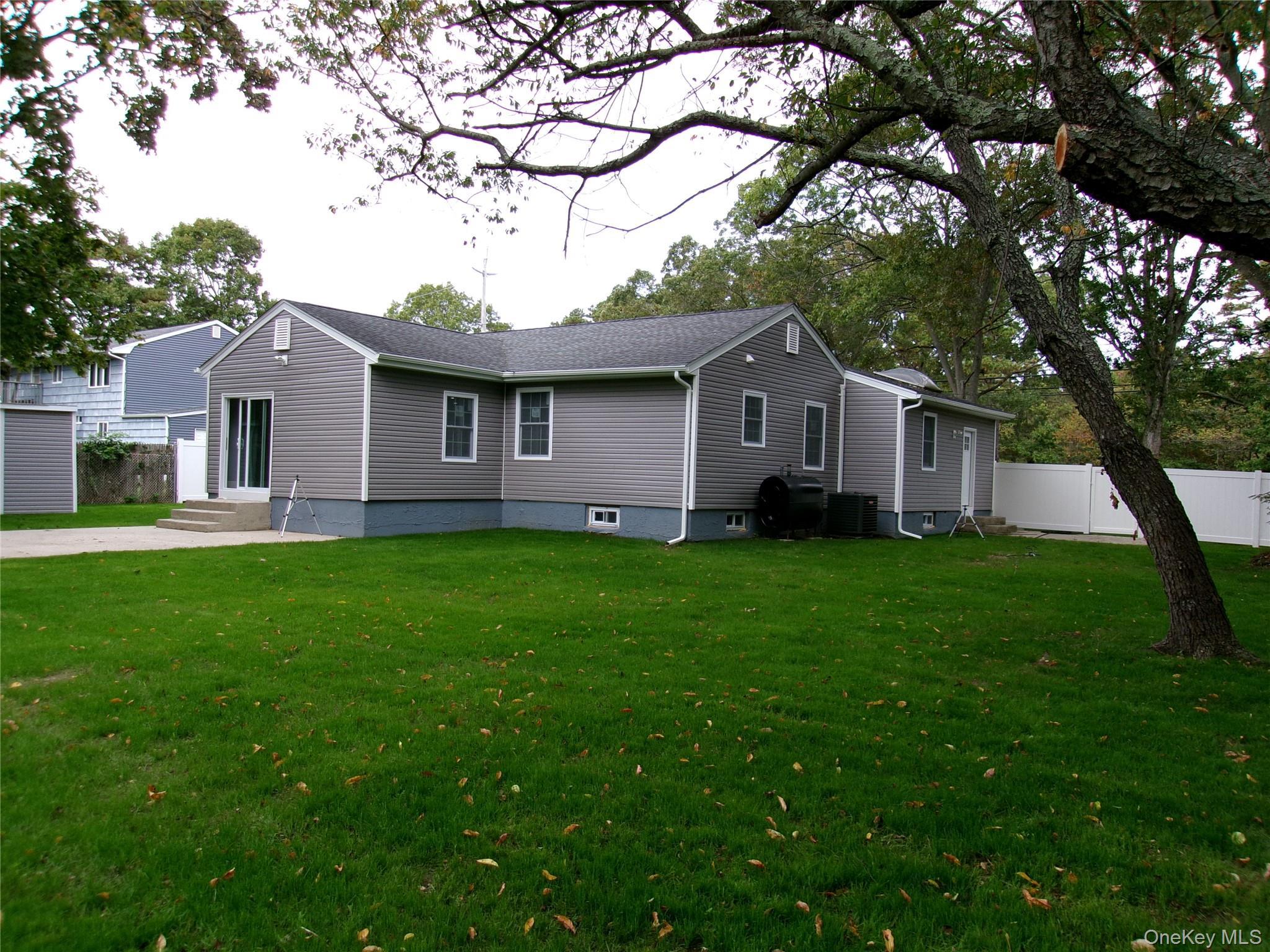 Single Family Spur  Suffolk County, NY 11751, MLS-910501-3