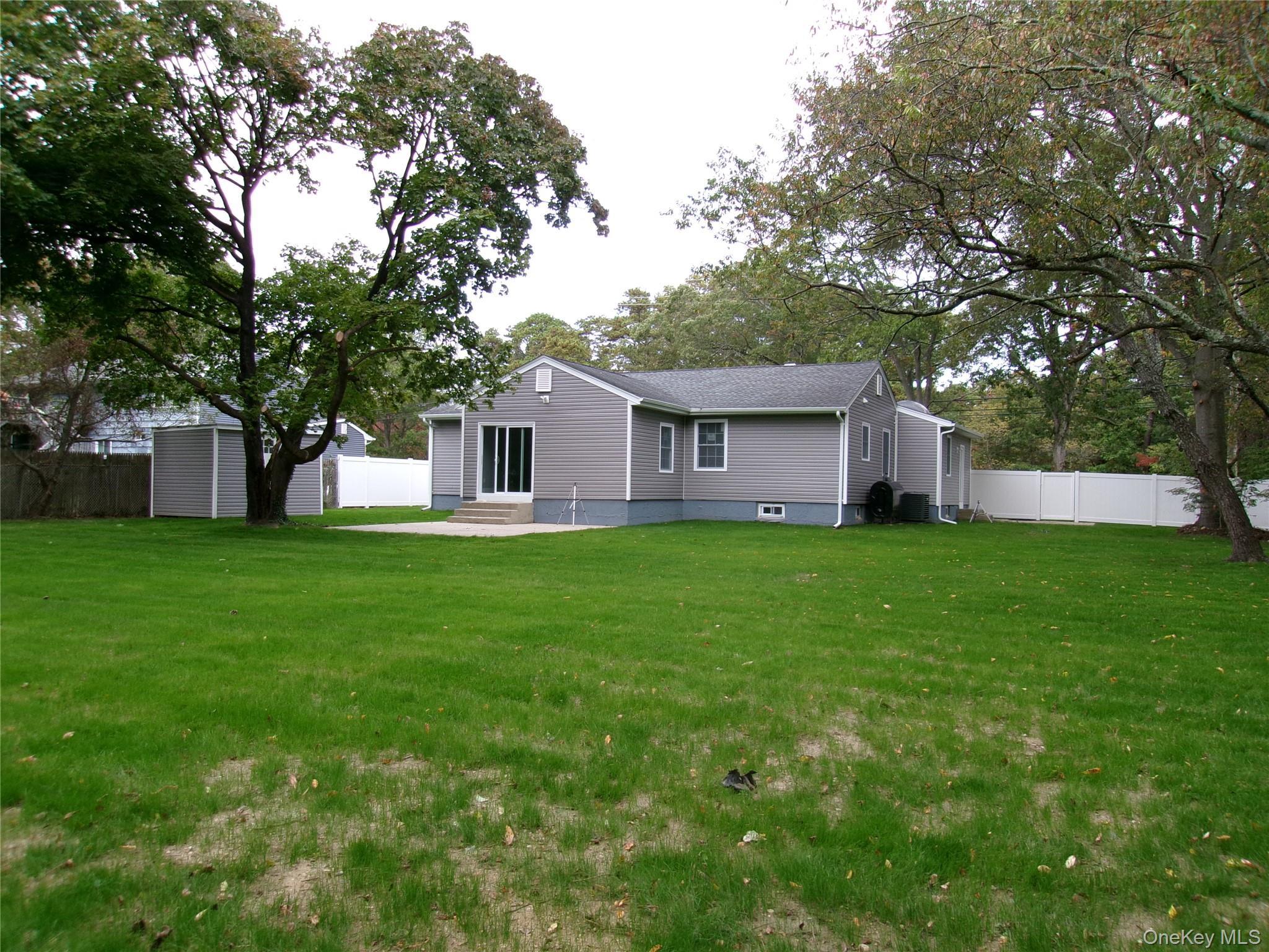 Single Family Spur  Suffolk County, NY 11751, MLS-910501-4