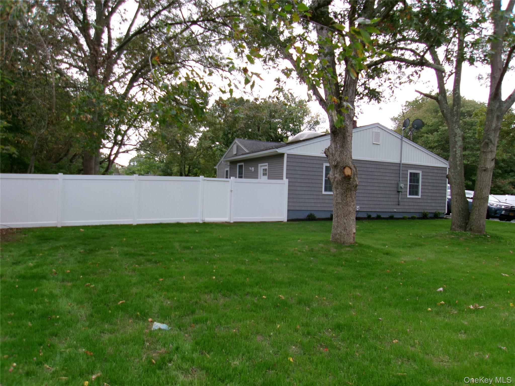 Single Family Spur  Suffolk County, NY 11751, MLS-910501-5