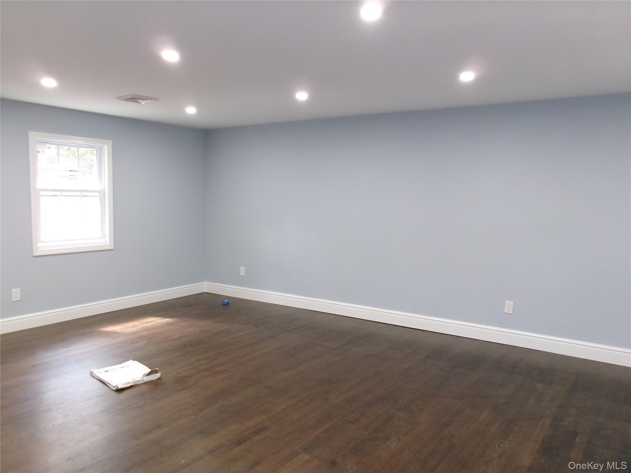 Single Family Spur  Suffolk County, NY 11751, MLS-910501-8