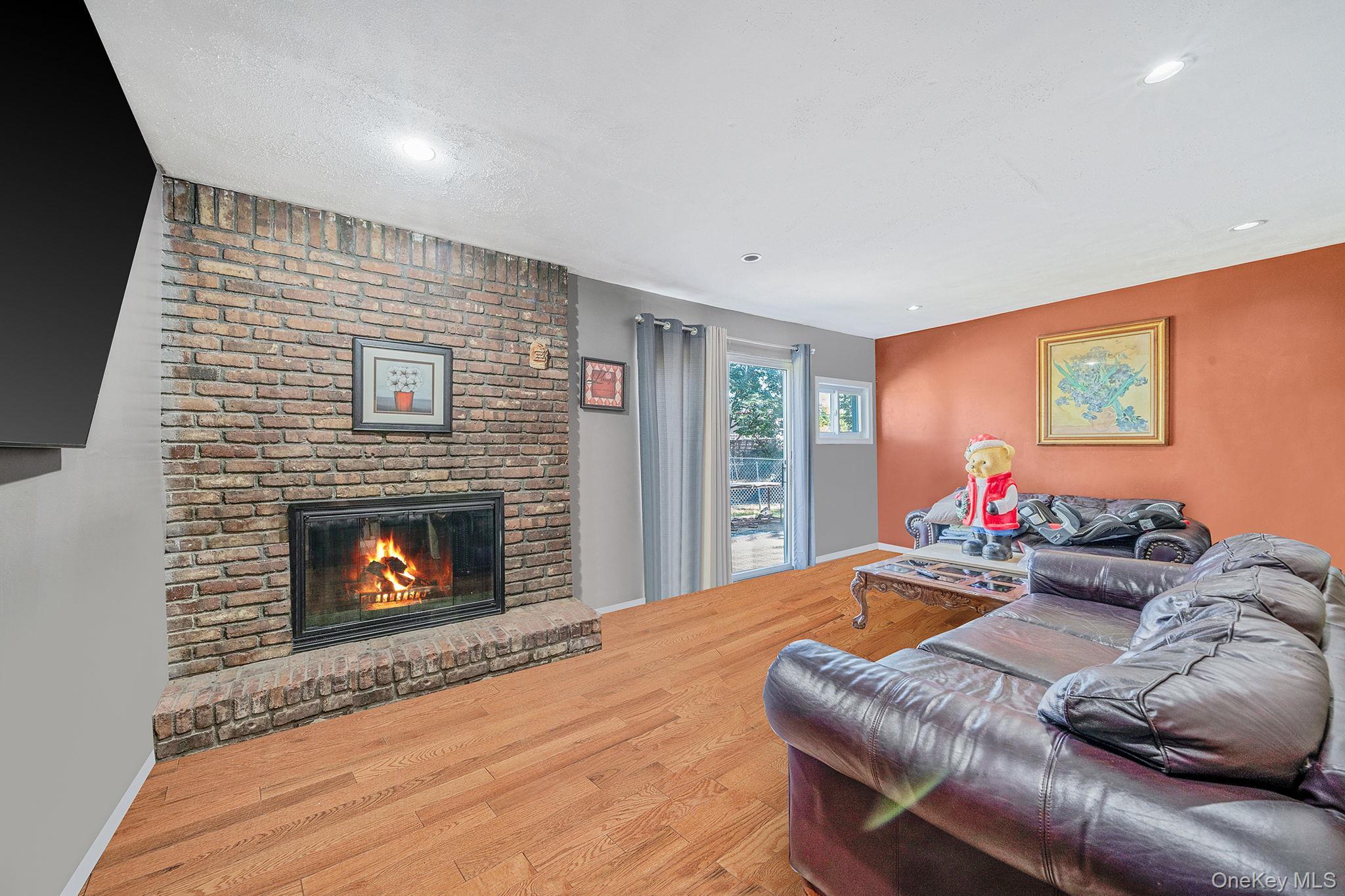 Single Family Caroline Suffolk County, NY 11703, MLS-910516-12