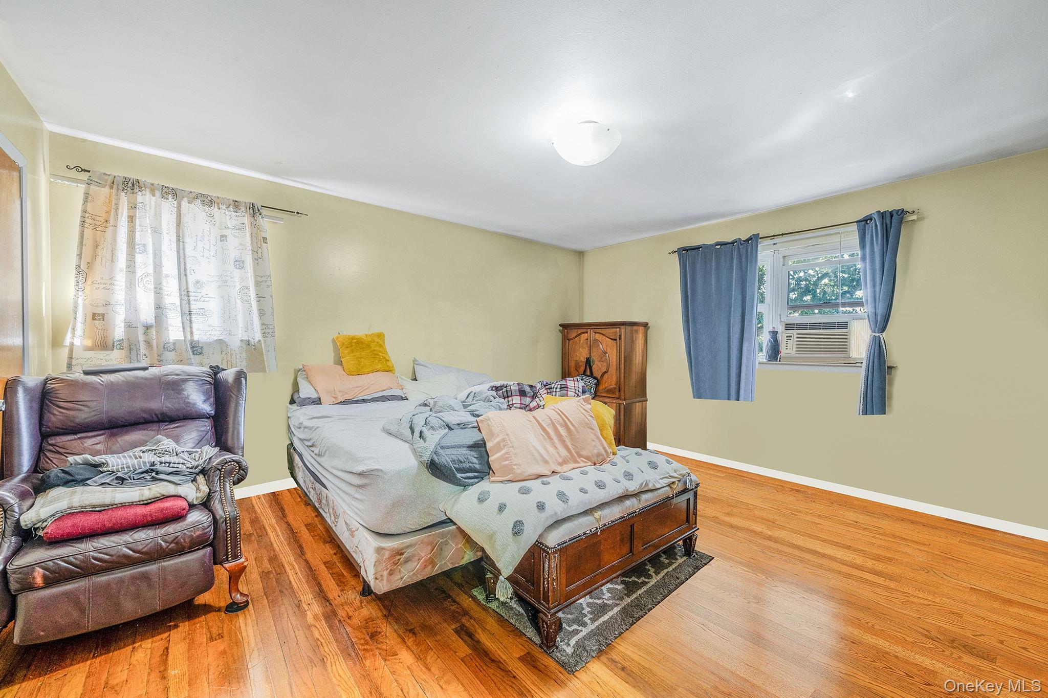 Single Family Caroline Suffolk County, NY 11703, MLS-910516-16