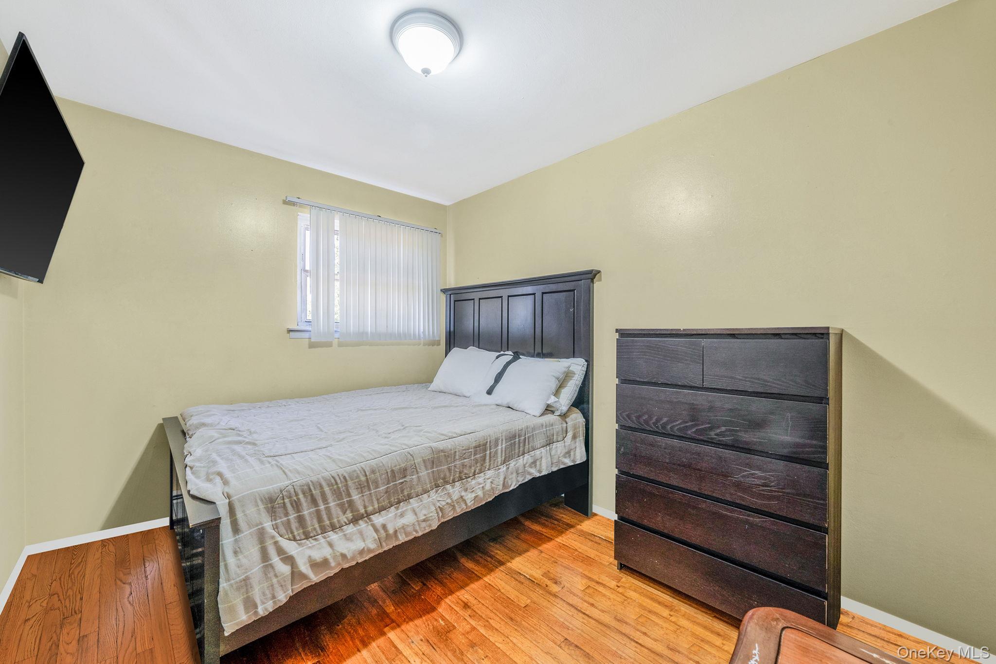 Single Family Caroline Suffolk County, NY 11703, MLS-910516-18