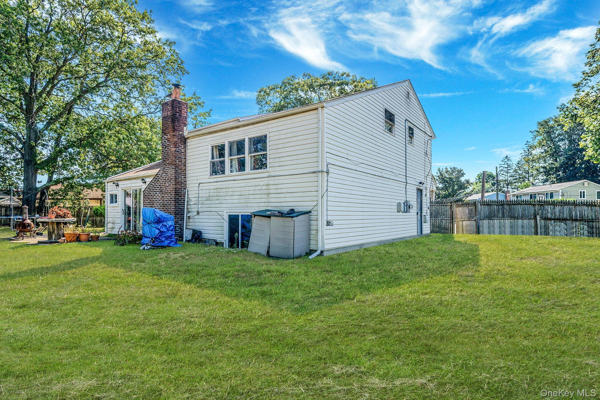 Single Family Caroline Suffolk County, NY 11703, MLS-910516-27