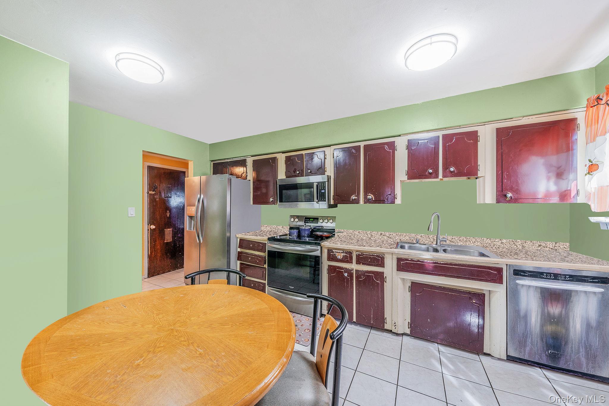 Single Family Caroline Suffolk County, NY 11703, MLS-910516-8