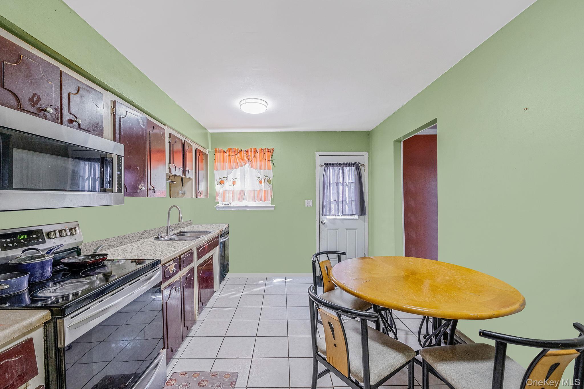 Single Family Caroline Suffolk County, NY 11703, MLS-910516-9