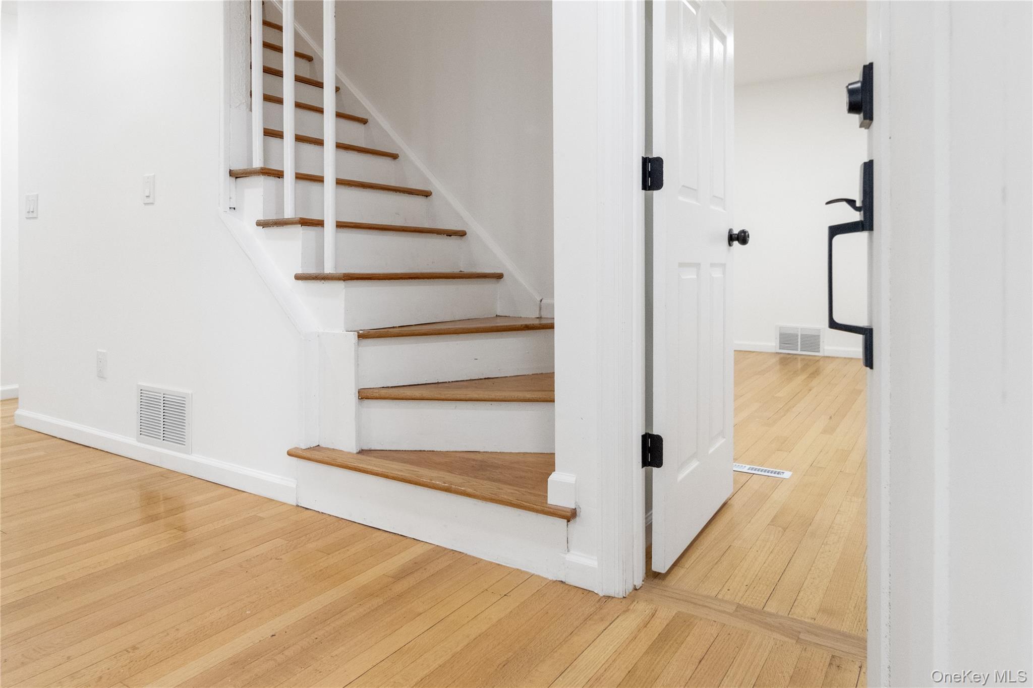 Single Family Queen Orange County, NY 12553, MLS-910542-16