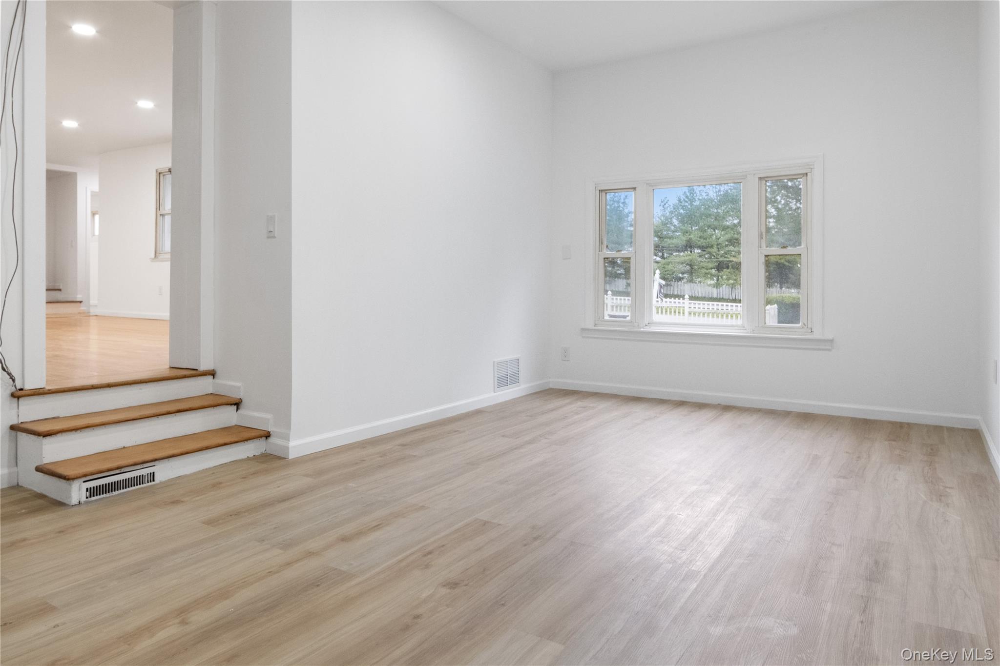 Single Family Queen Orange County, NY 12553, MLS-910542-8