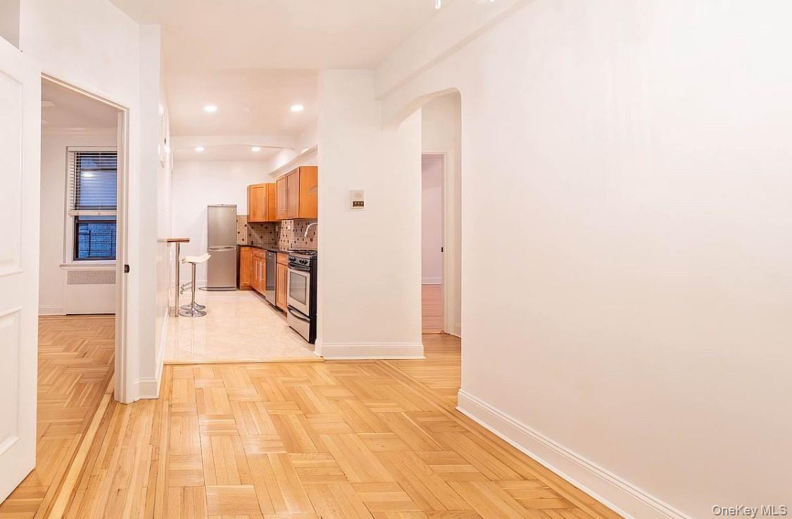 Condo 41st  Queens, NY 11104, MLS-910545-16