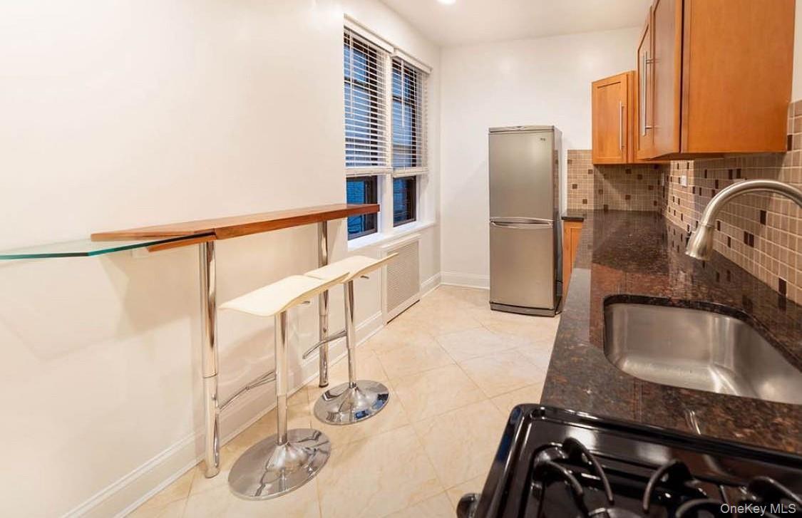 Condo 41st  Queens, NY 11104, MLS-910545-18