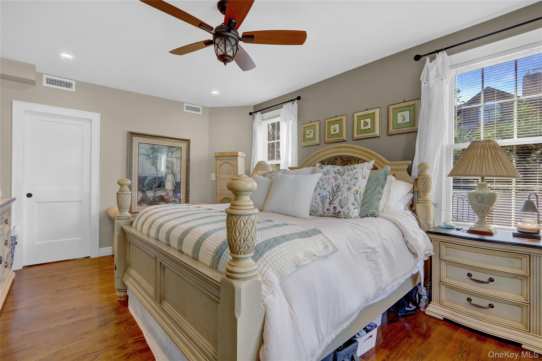 Single Family Centre Nassau County, NY 11710, MLS-910580-11