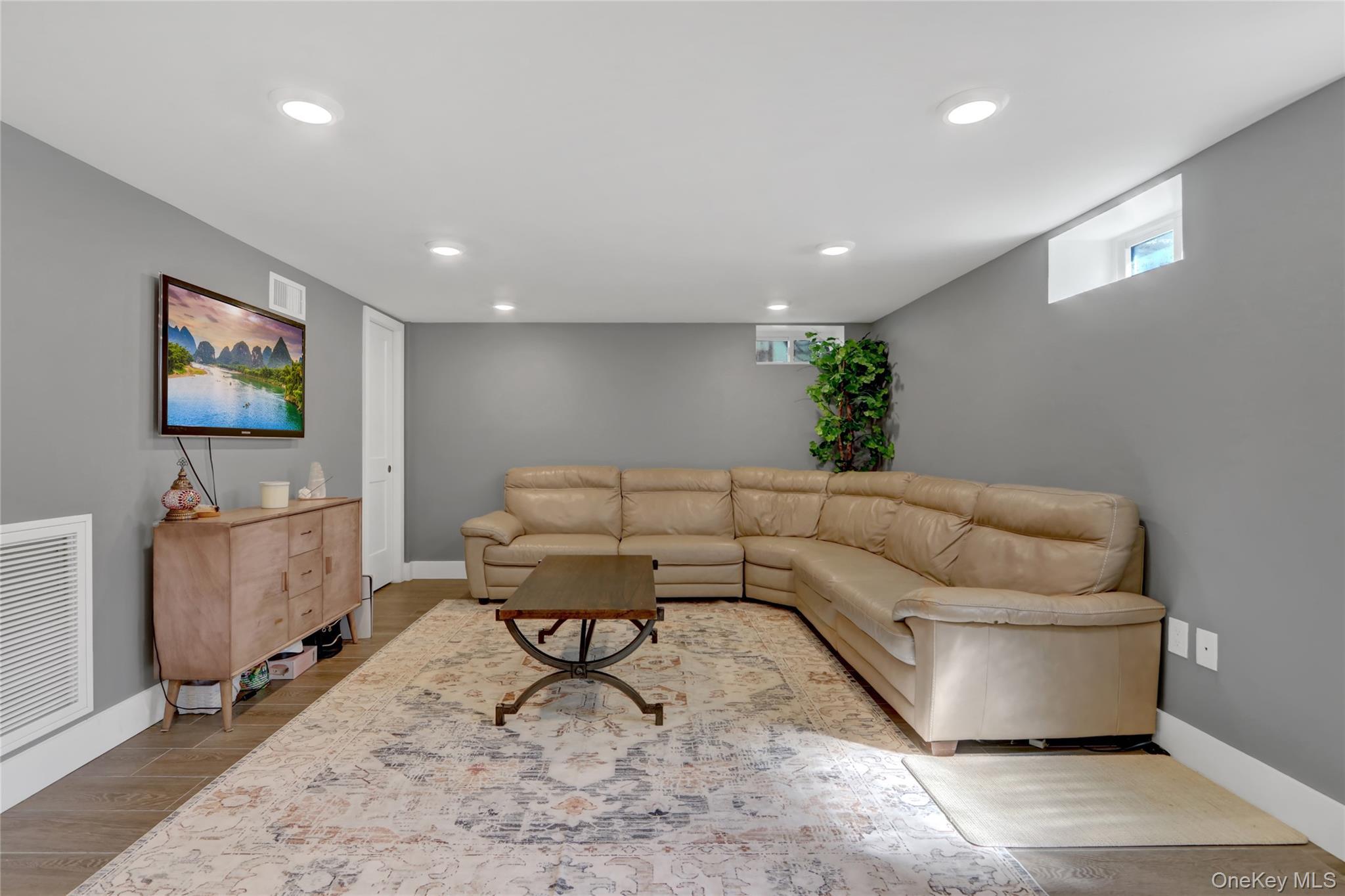 Single Family Centre Nassau County, NY 11710, MLS-910580-17