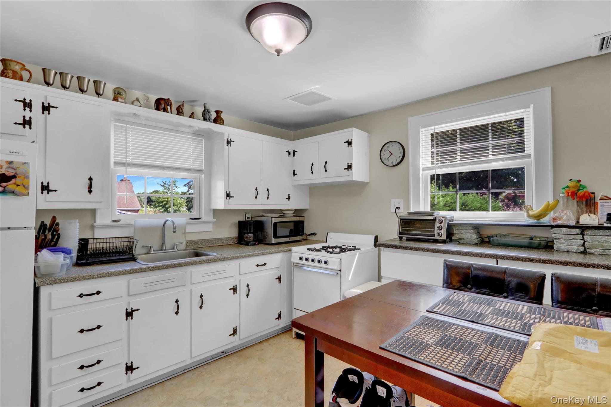 Single Family Centre Nassau County, NY 11710, MLS-910580-22