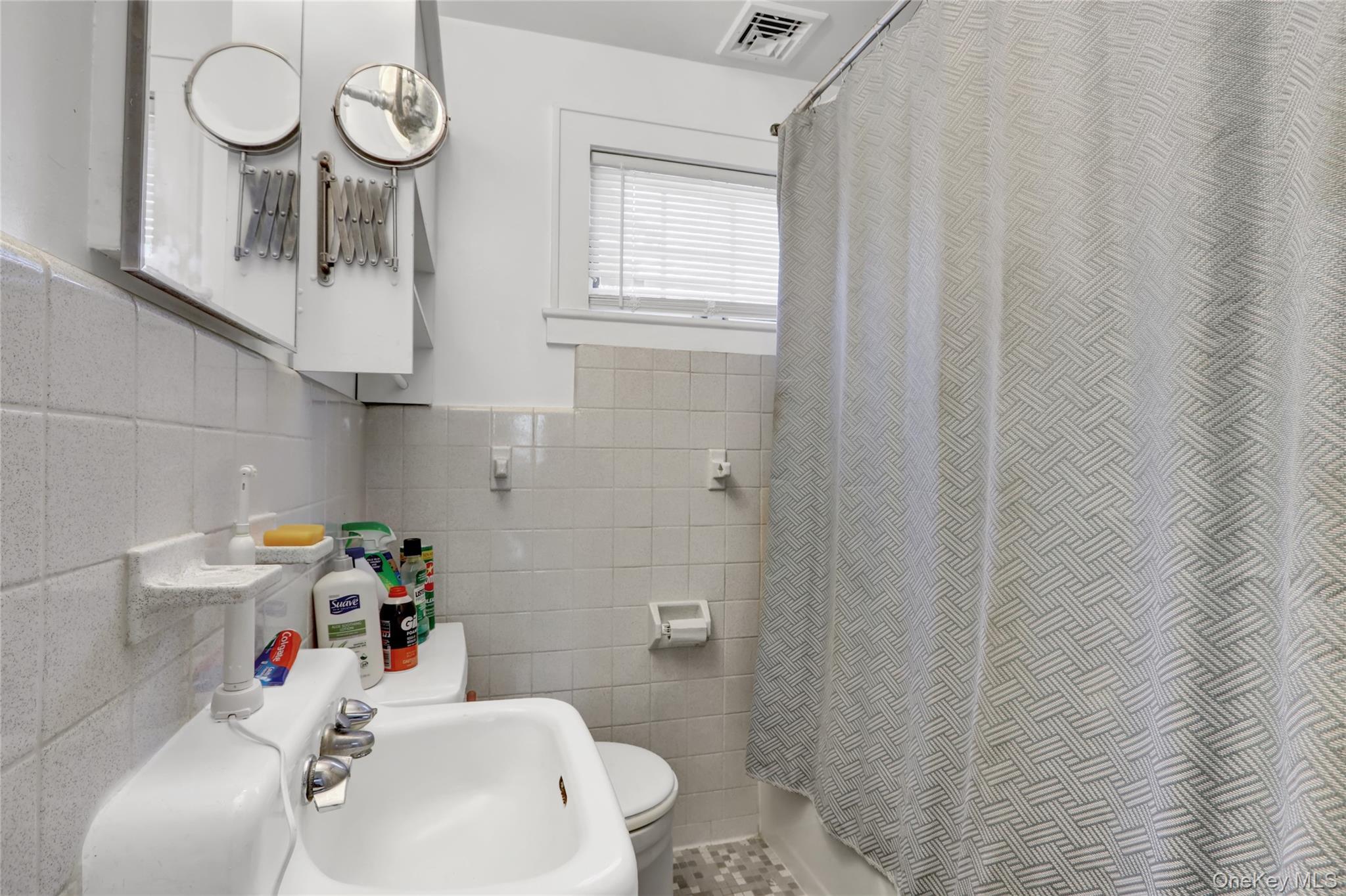 Single Family Centre Nassau County, NY 11710, MLS-910580-25