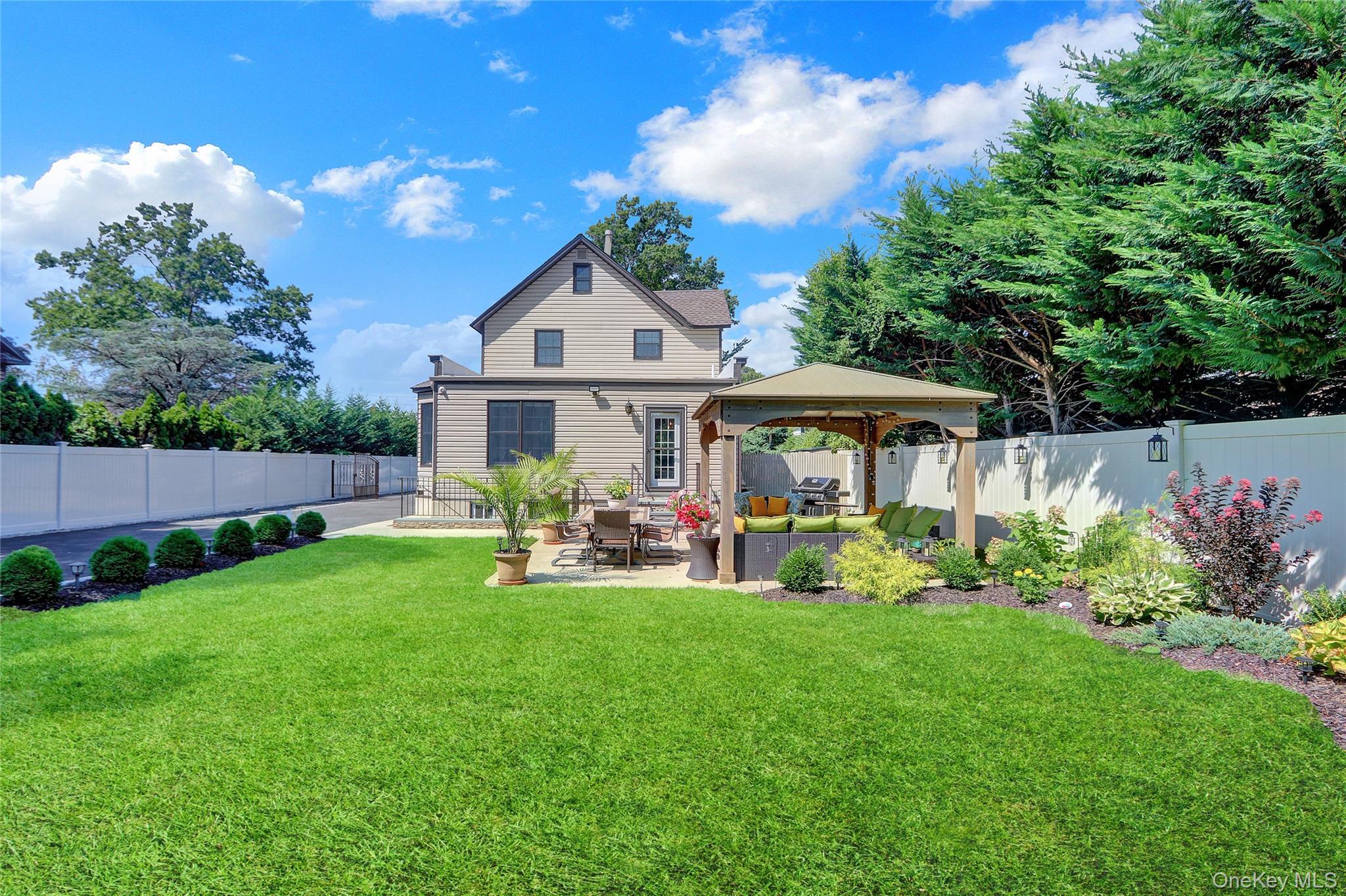 Single Family Centre Nassau County, NY 11710, MLS-910580-27