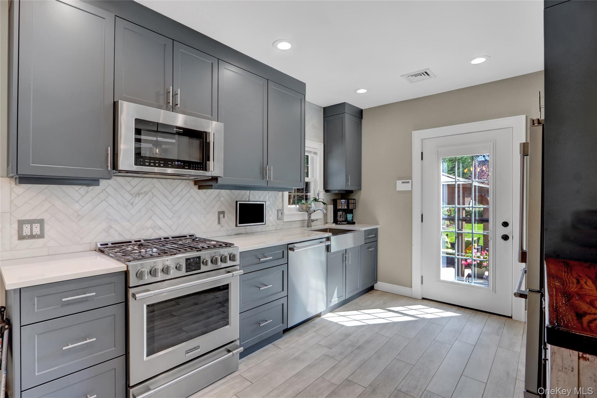 Single Family Centre Nassau County, NY 11710, MLS-910580-7