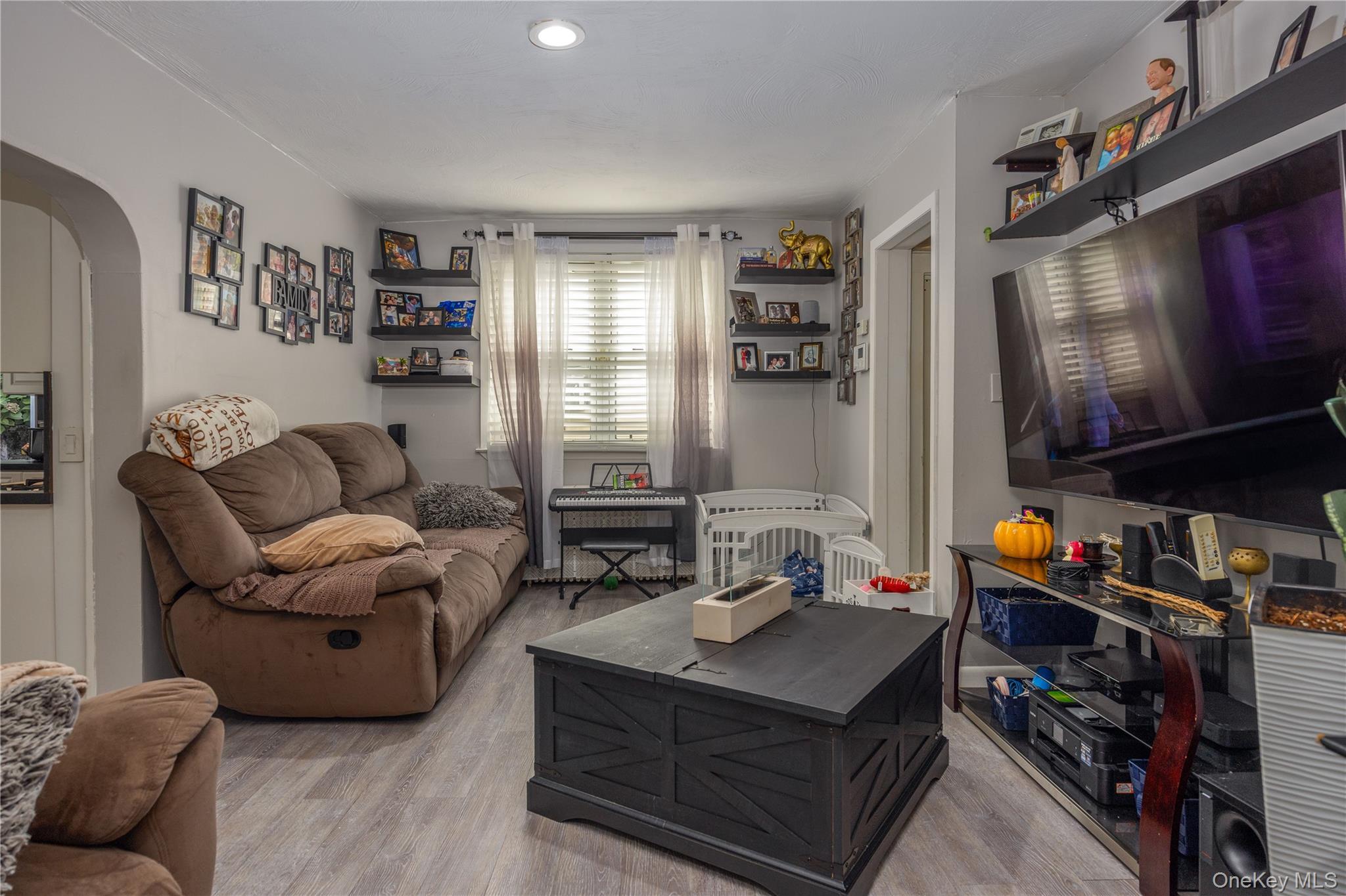 Single Family Macquesten  Westchester County, NY 10550, MLS-910586-10