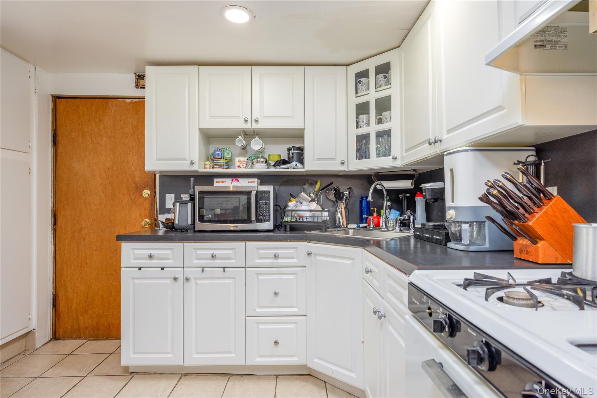 Single Family Macquesten  Westchester County, NY 10550, MLS-910586-14