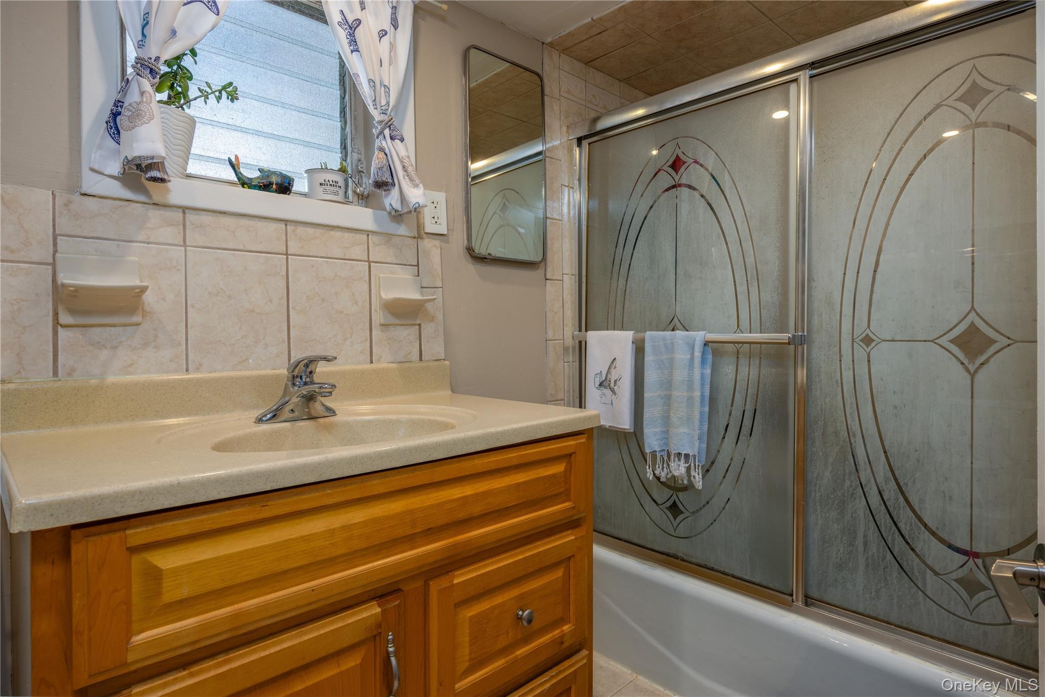 Single Family Macquesten  Westchester County, NY 10550, MLS-910586-16