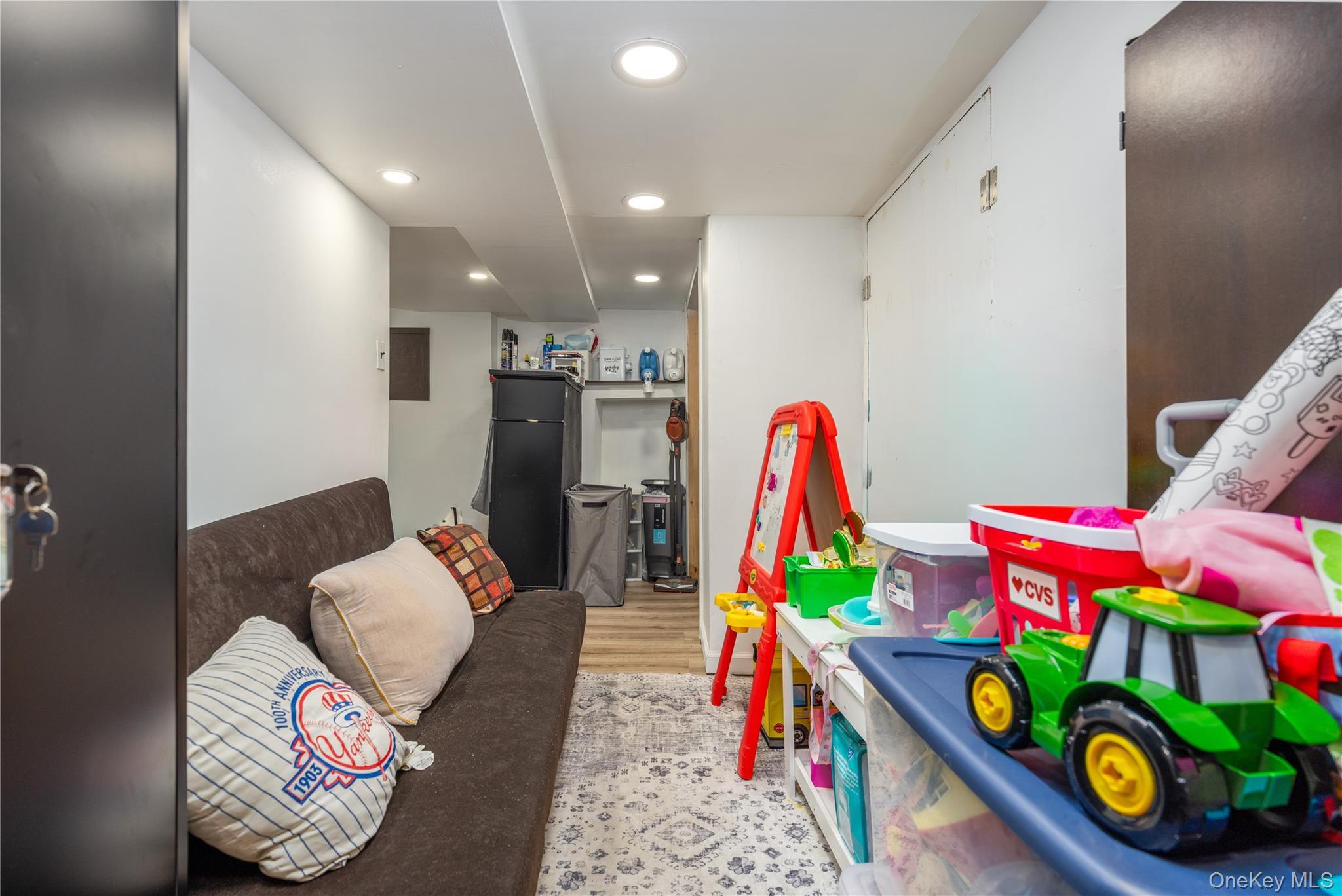 Single Family Macquesten  Westchester County, NY 10550, MLS-910586-24