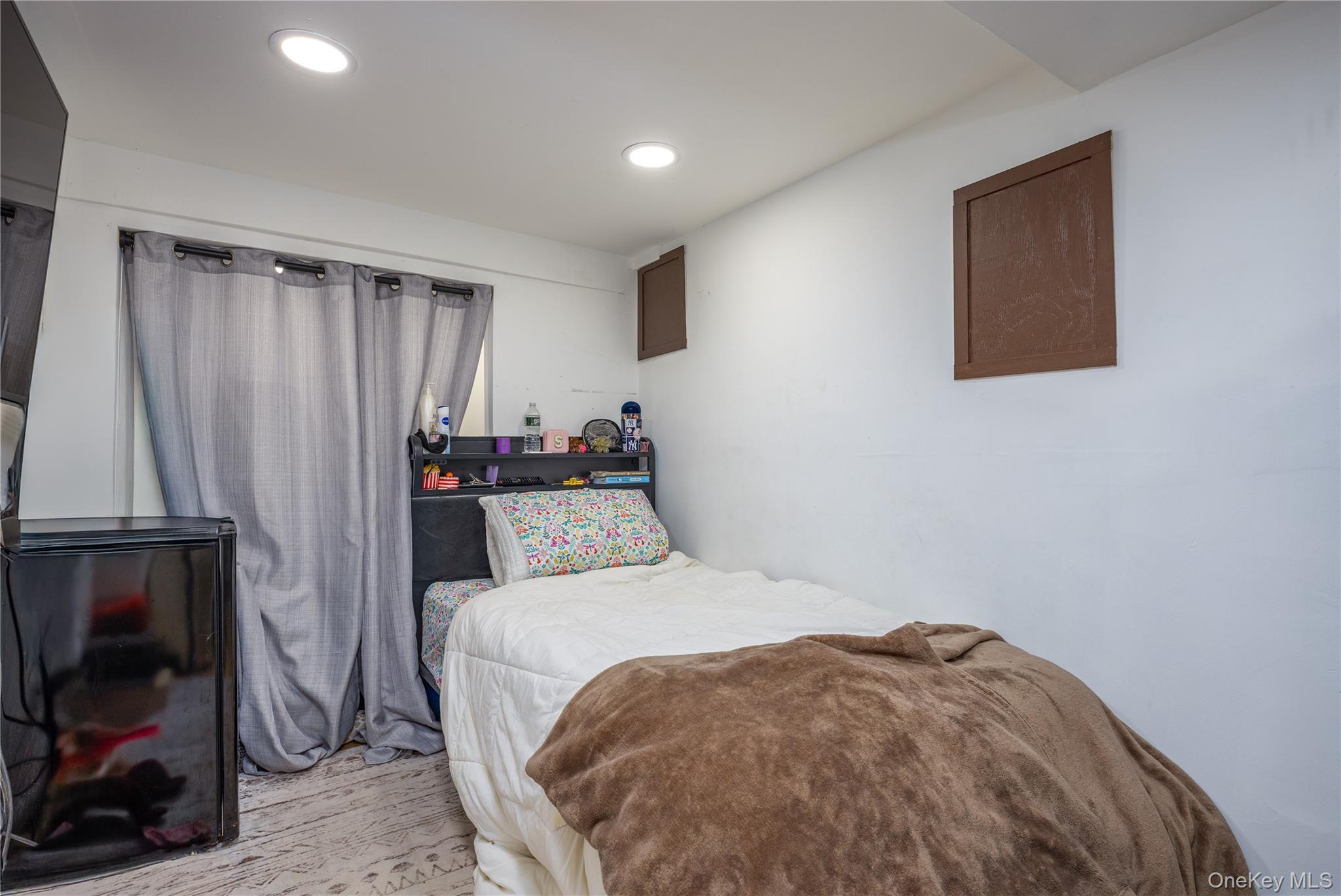 Single Family Macquesten  Westchester County, NY 10550, MLS-910586-25