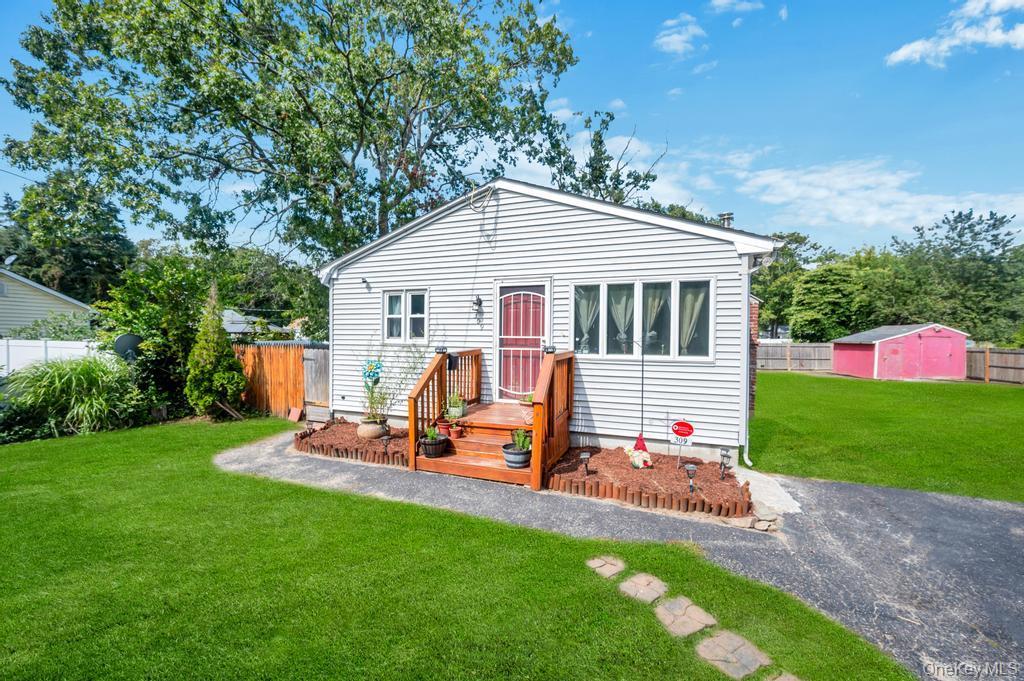 Single Family Dogwood Suffolk County, NY 11951, MLS-910654-2